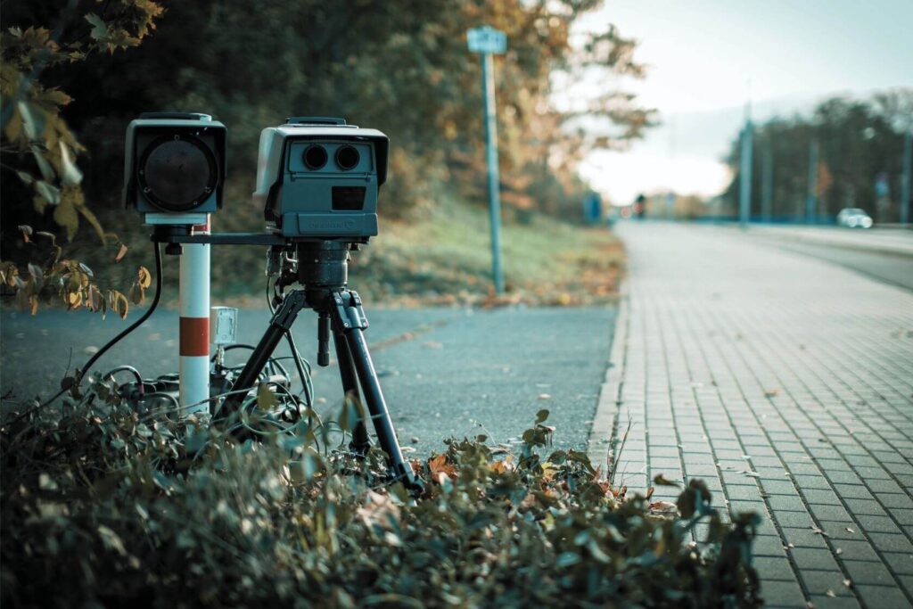 Gut erkennbarer Blitzer Unsplash Gut erkennbarer Blitzer